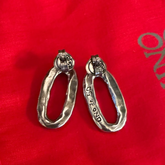 UNO de 50 Silver Earrings with Red Pouch - Picture 3 of 6